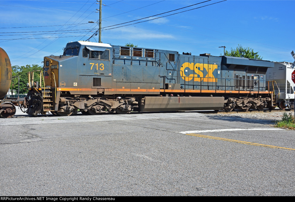 CSXT 713 DPU M692-15